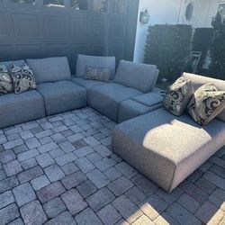 Sectional/Modular Sofa Rooms to go Laney Park Grey 6 Pieces (Includes the Speaker)… Delivery Extra 