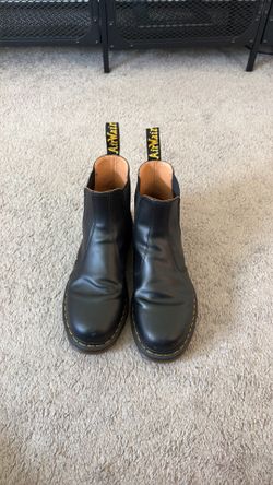 Men’s Dr. Martens Chelsea Boots Size 10