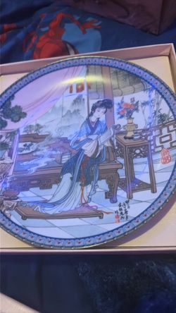Ying-chun" (#6) collector plate from the Beauties of the Red Mansion