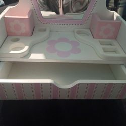 Wooden Beauty Salon Mirror Playset