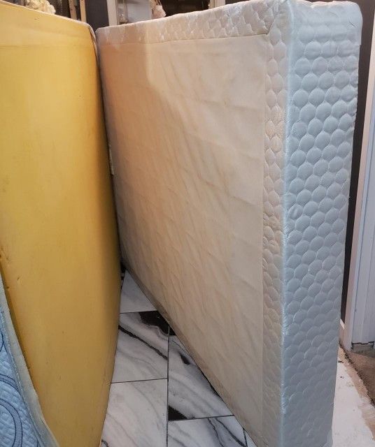 Queen Size Memory Foam /box Spring Combo
