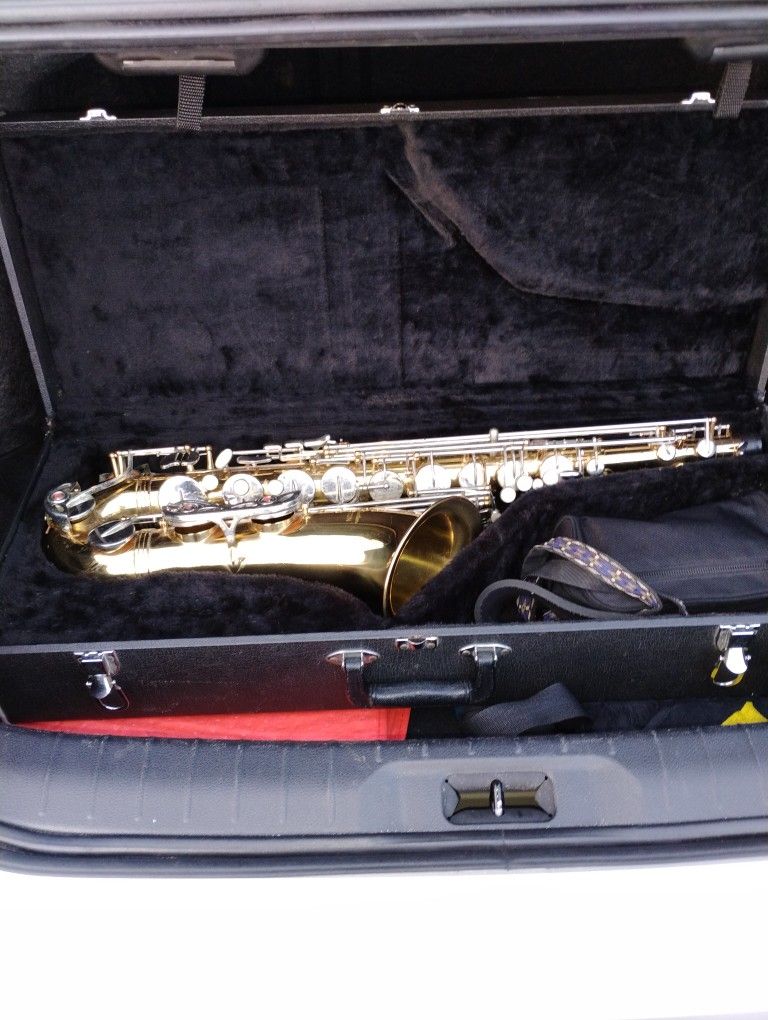 Winston Tenor Saxophone With Hard Case