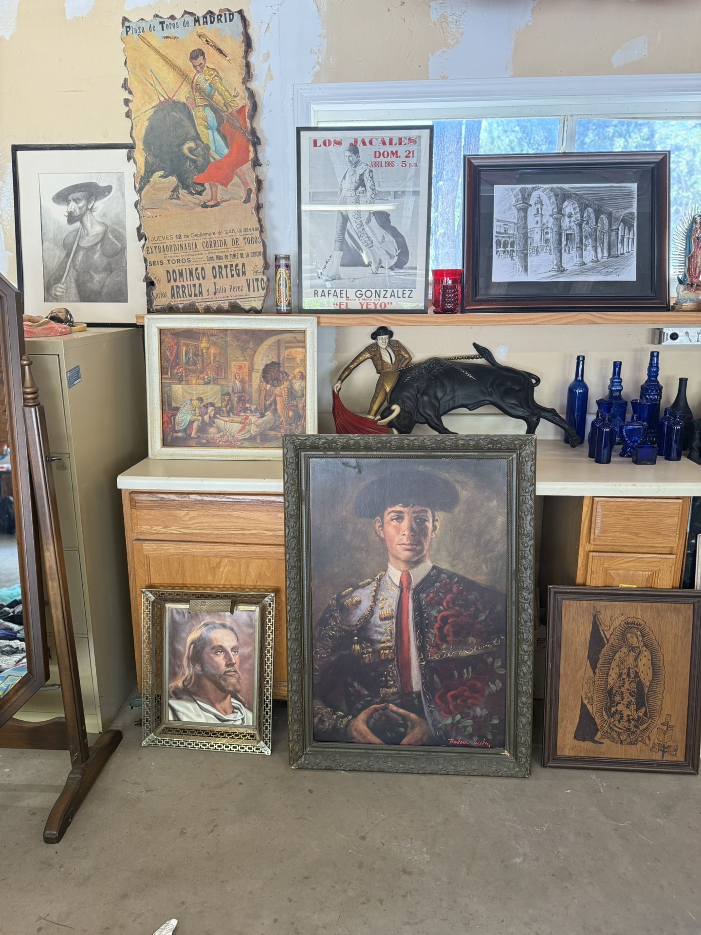 🪑🎨 Vintage Furniture & Art – Virtual Garage Sale 🎨🪑