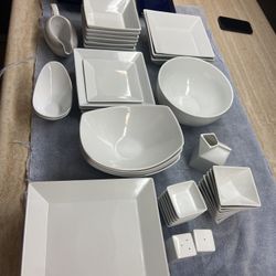 White blue pier 1 imports porcelain plates bowls kitchen accessories $1 each 