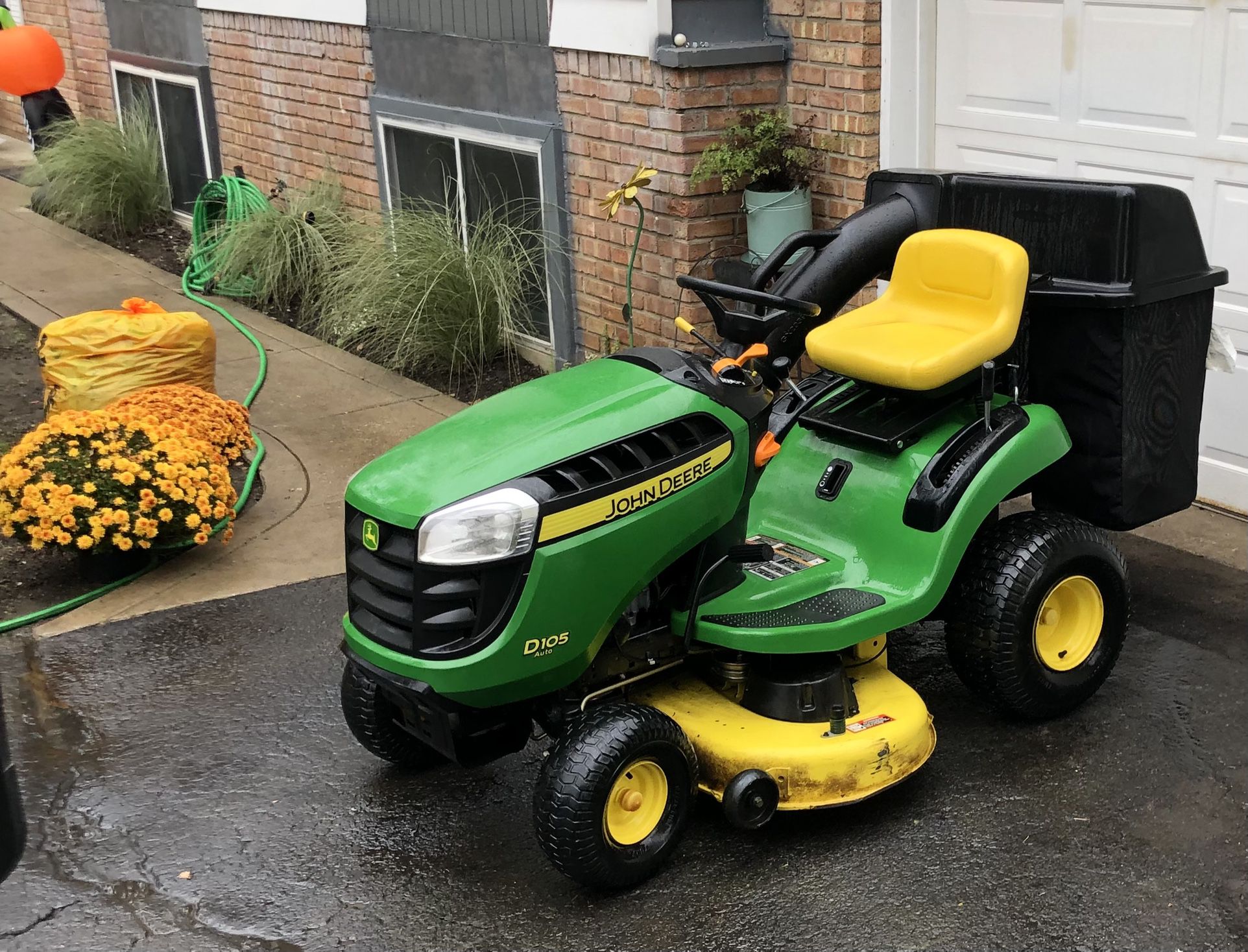 2018 48” John Deere Lawn Mower W/Double Bagger $850 DELIVERED