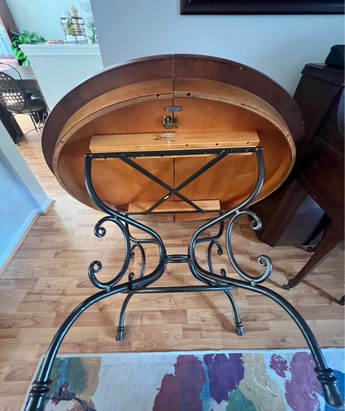 Hardwood Dining Table With Leaf And 6 Chairs