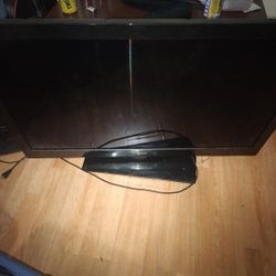 RCA Flat Screen TV – Powers On, Vertical Line – AS-IS