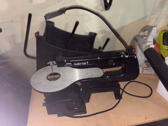 Central Machinery 16" Variable Speed Scroll Saw