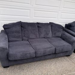 Couch And Love Seat Set Great Condition 