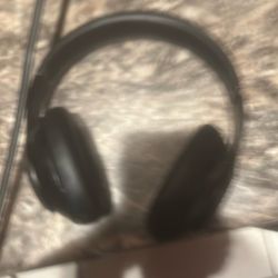 Beats Studio Pro 4 (noise cancellation)