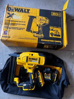 DeWalt 20V MAX XR 18 Gauge Narrow Crown Stapler Kit 180$ firm no Ofers new