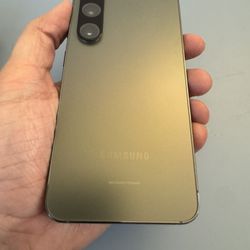 New Galaxy S23 256GB Bundle - Unlocked, Mint Condition