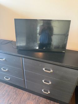 Tv with wall mount