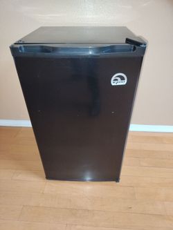 Mini Refrigerator w/freezer