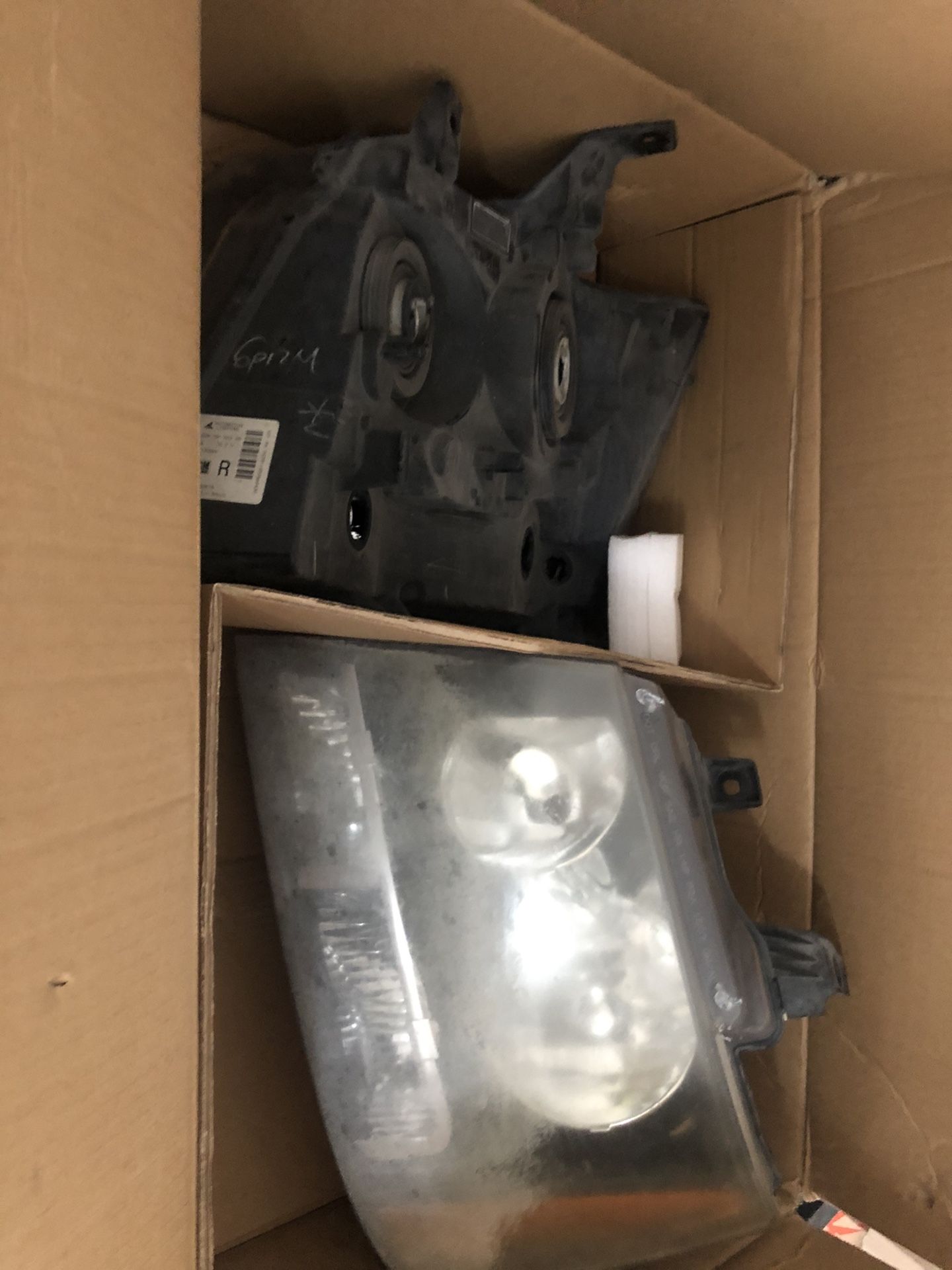 2007 Chevy Suburban Headlights $20 Dlls OEM
