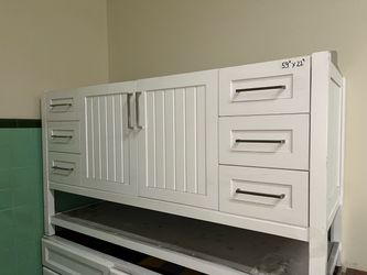 59” Bathroom vanity in white
