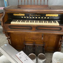 1900s Organ Needs TLC Beautiful Piece 