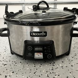 Crock Pot Insulated for Travel + Clips to Seal - Large