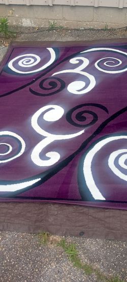New 5/7 area rug thick and elegant high quality
