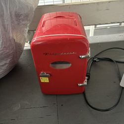 Frididaire Mini Fridge