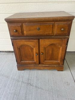 Kitchen cabinet