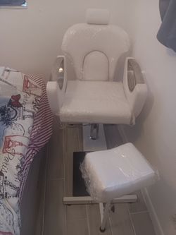 Nail salon chair