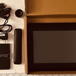 Wacom Cintiq 13HD creative pen & touch display.
