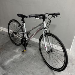 SE Racing Monterey bike bicycle 24 speed 700x28c tire size 17” frame