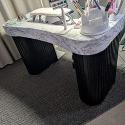 Manicure Table