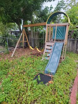 Playground set
