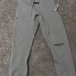 essential sweats 50$ size small men