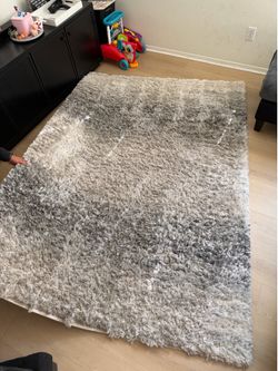 5x7 Area rug - black, white and gray shag