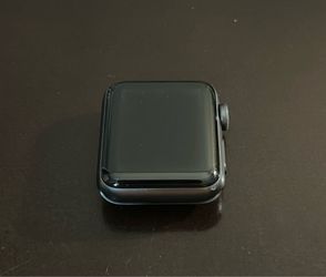 Apple Watch Series 3 (38mm) + 2 Bands