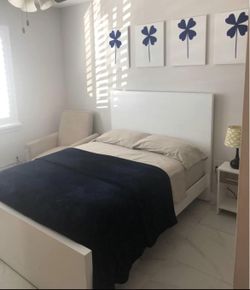 Full Size Bed Mattress not included. Cama Full no Incluyendo Colchón