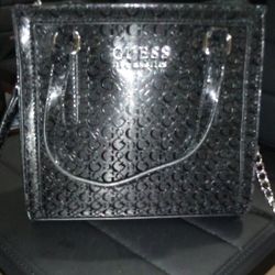 BRAND NEW!! GUESS PURSE. 