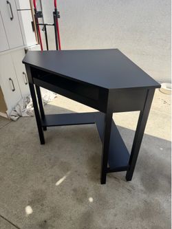 Black computer desk table!