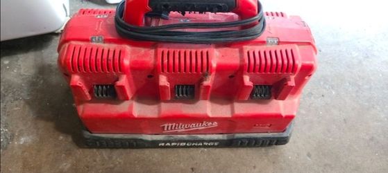 MILWAUKEE M12/M18 RAPID CHARGER - LOCAL PRICE OF 100.00