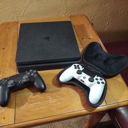 PS4 Slim W/2 Controllers + 1 Case