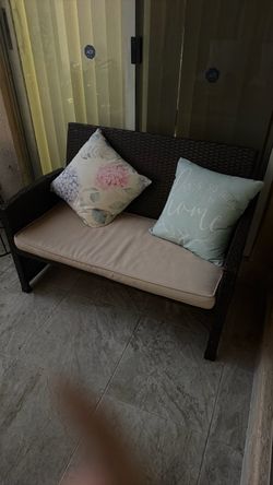 Free outdoor bench