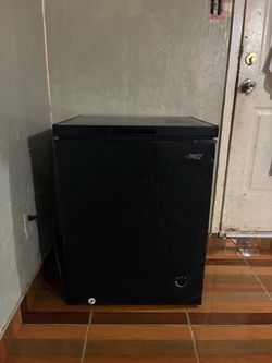 Arctic King 7 Cu ft Chest Freezer, Garage Ready, Black
