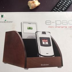 Brookstone E-pad Mini Charging Valet