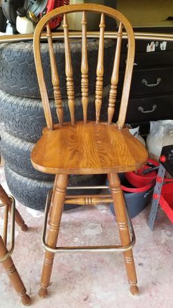 2 Swivel Bar Stools