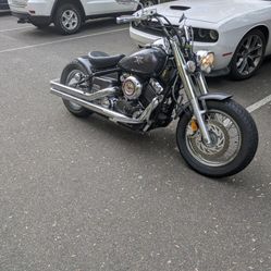 05 Yamaha  VStar Custom Bobber...