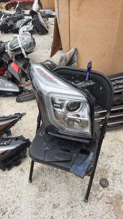 Yukon headlight 2015  2020 xenon