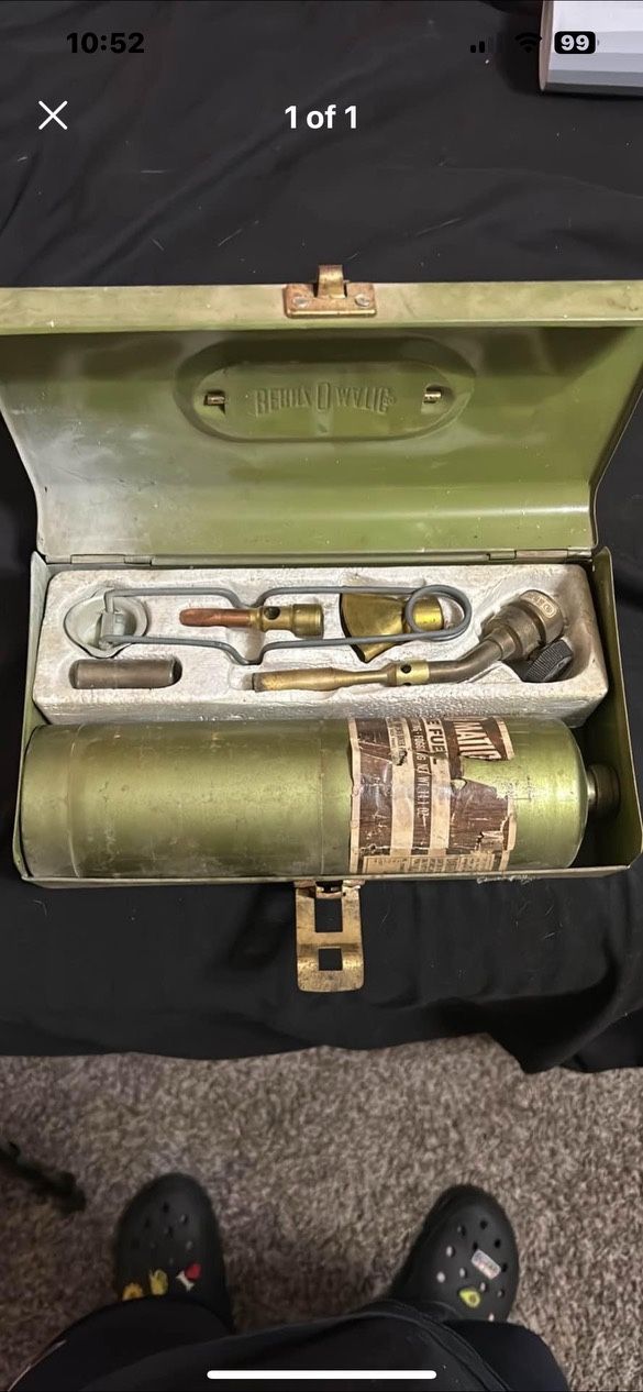 VINTAGE BERNZOMATIC DELUXE PROPANE TORCH kit green case