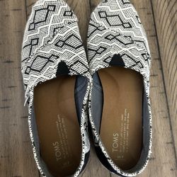Women’s Size 7 Tom’s