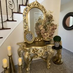 Very Gorgeous Console with Mirror with candle holders￼