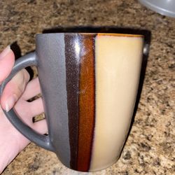 Plates , Bowls And Mugs Set 