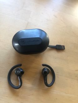Wireless Jlab ear buds / headphones - great 👍🏼 deal, like new.. Must come to Huntington beach