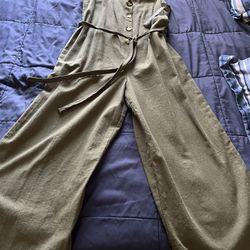 Its Beautiful Jumpsuit For Women’s The Size Is Large The Color Is Olive Green It’s Never Been Used  